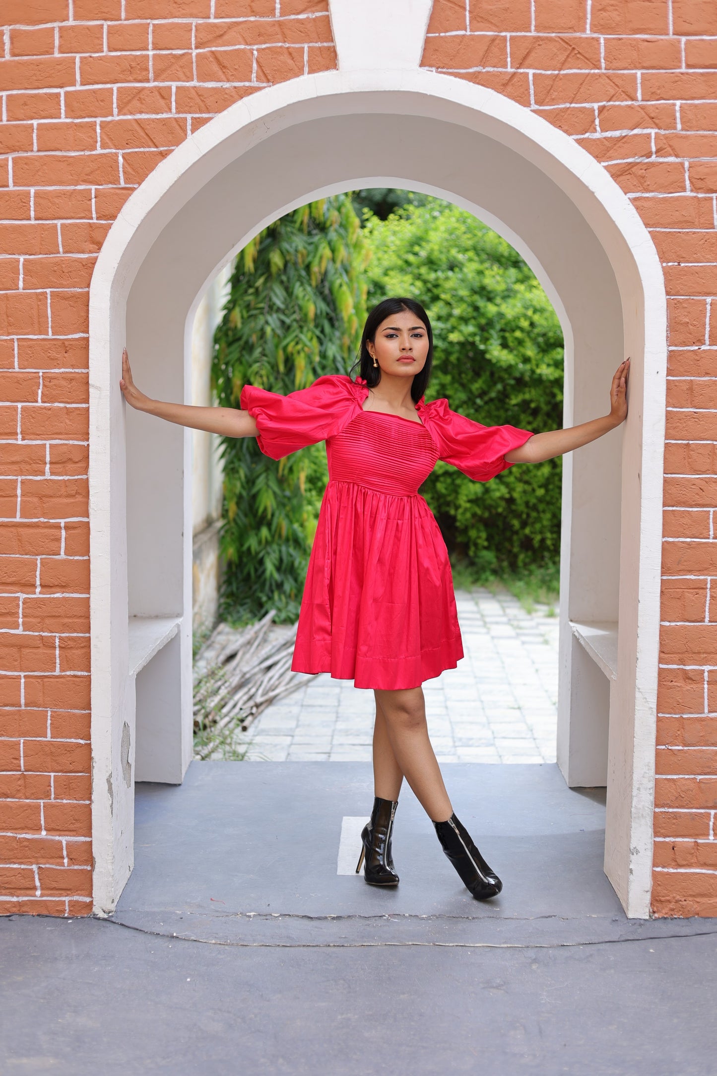Red Puffed Sleeves Pleated Mini Dress