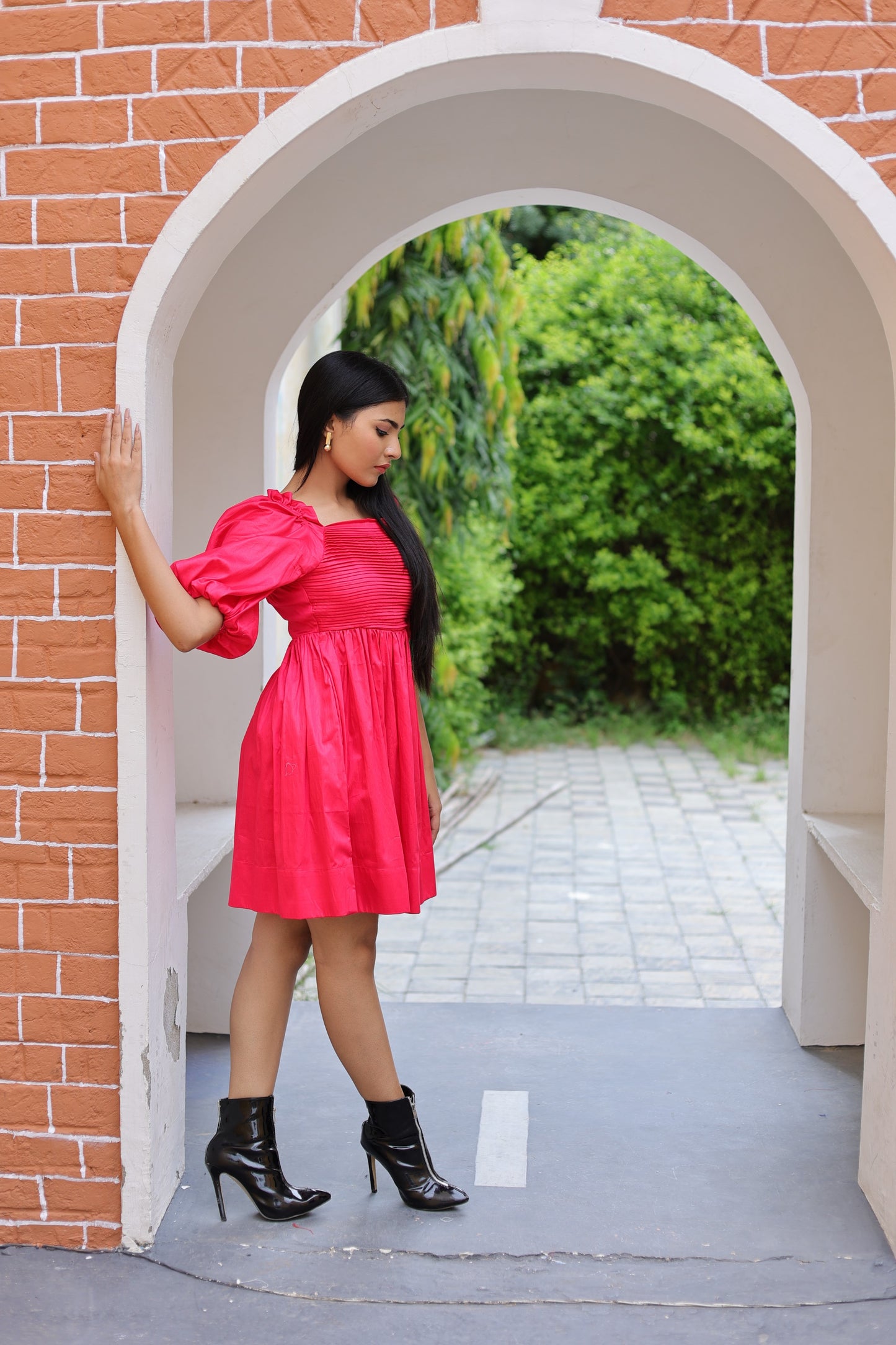 Red Puffed Sleeves Pleated Mini Dress