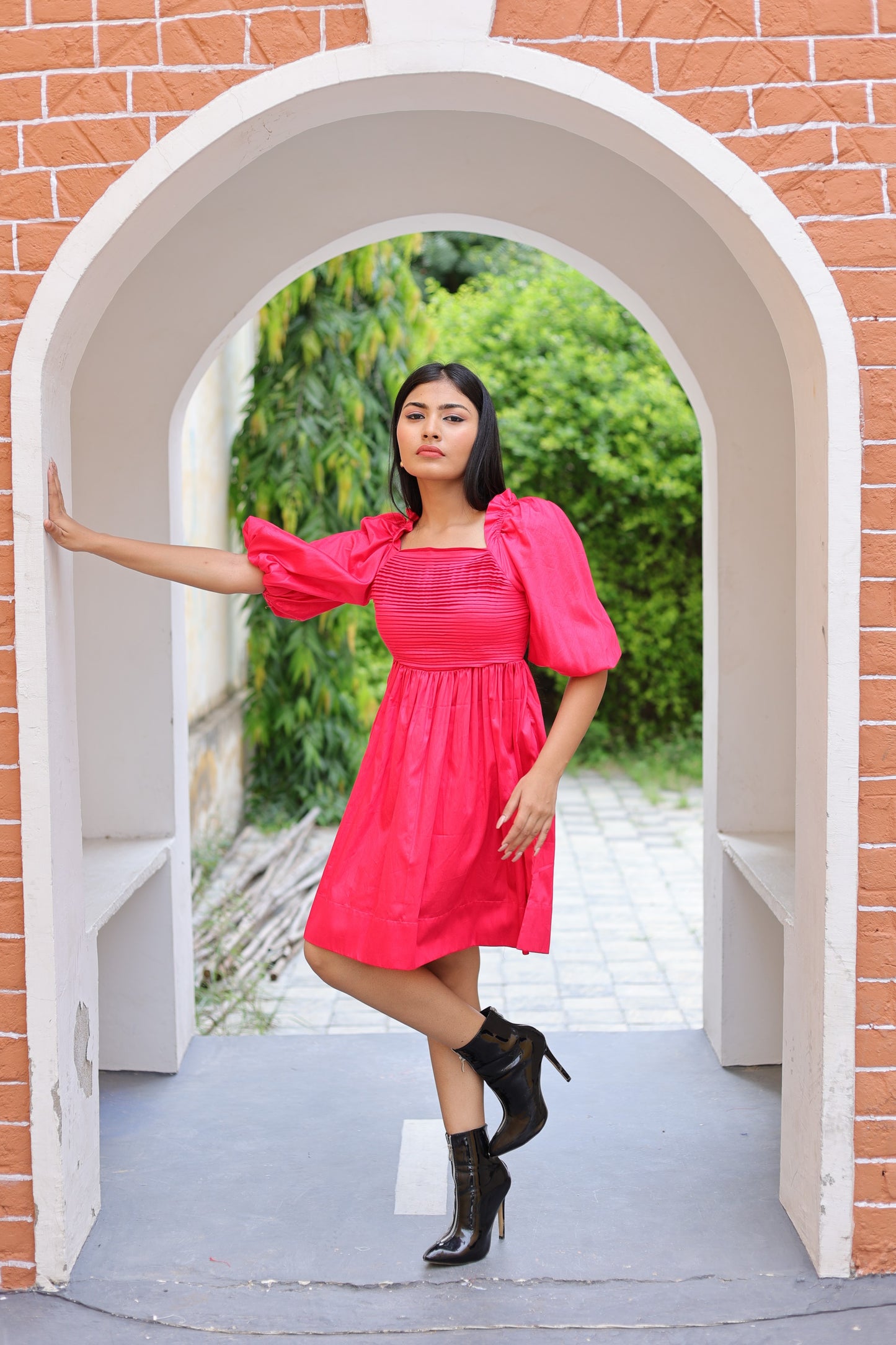 Red Puffed Sleeves Pleated Mini Dress