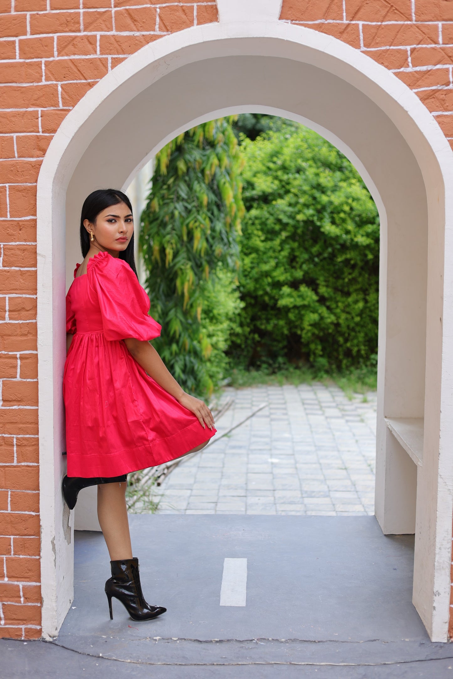 Red Puffed Sleeves Pleated Mini Dress